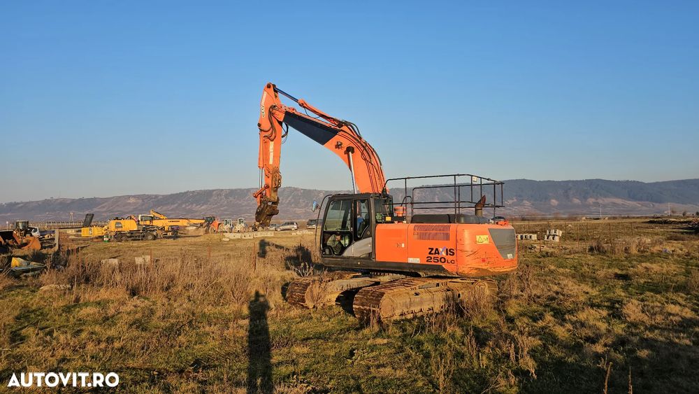 Hitachi ZAXIS ZX 250 Excavator pe șenile - 10