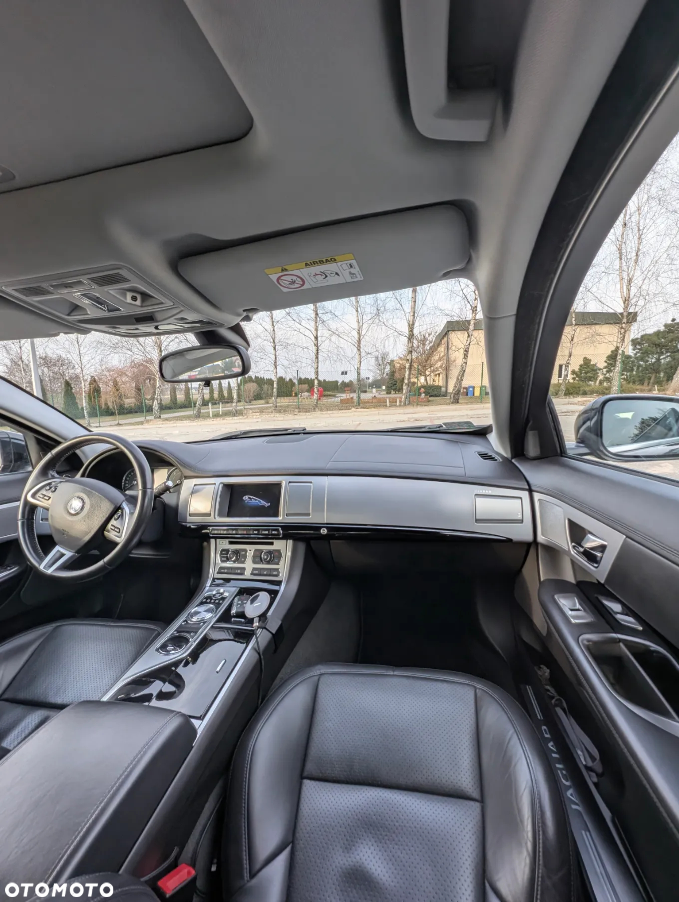 Jaguar XF - 24