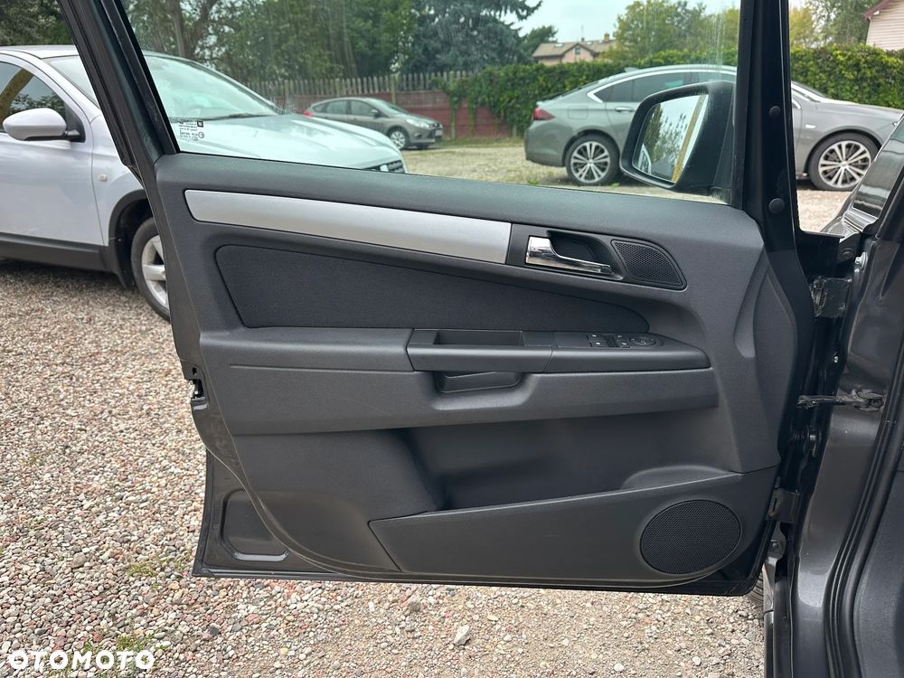Opel Zafira - 10