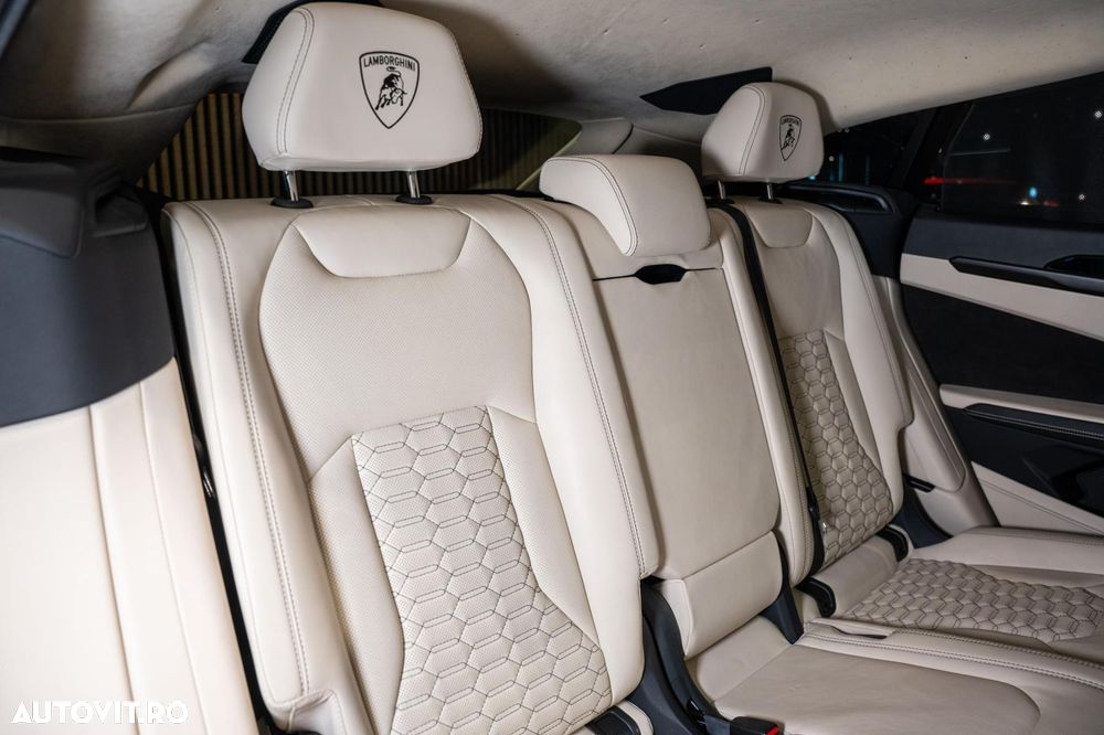 Lamborghini URUS - 35