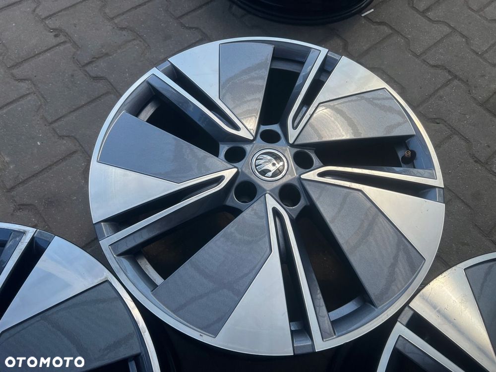 KOMPLET FELG FELGI ALU SKODA OCTAVIA SUPERB ENYAQ 19 ET45 ORYGINALNE - 8
