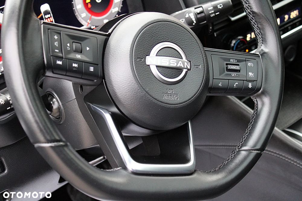 Nissan Qashqai 1.3 DIG-T N-Connecta - 24