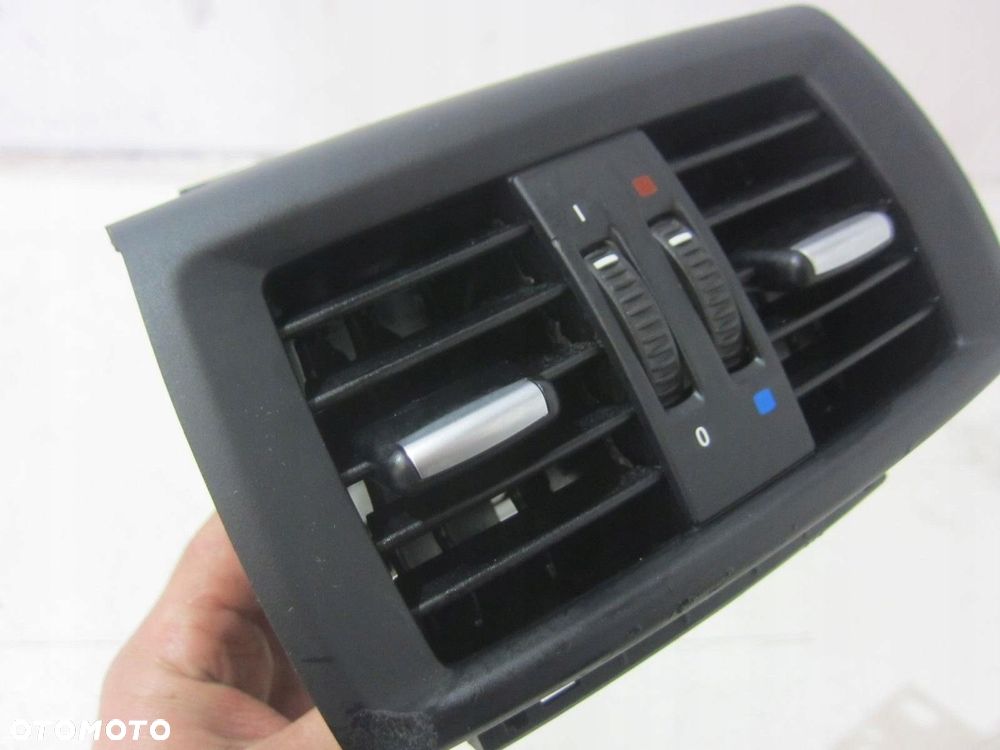 BMW X3 F25 X4 F26 KRATKA WLOTU NAWIEWU POWIETRZA TYLNA TYŁ 9200888 - 2