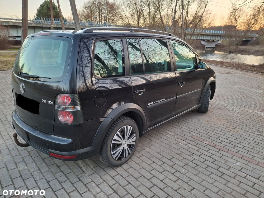 Volkswagen Touran 2.0 TDI DPF United - 3