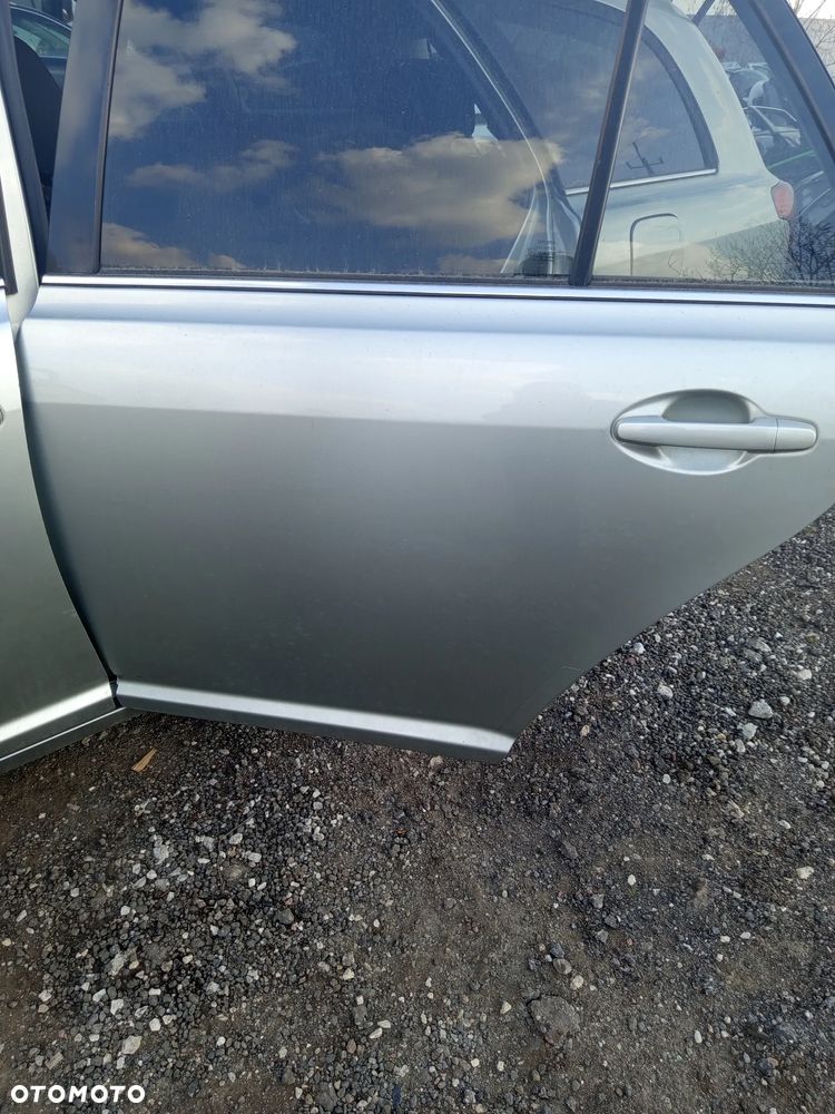 Toyota Avensis T25 lift kombi drzwi lewy tył 1C0 - 1