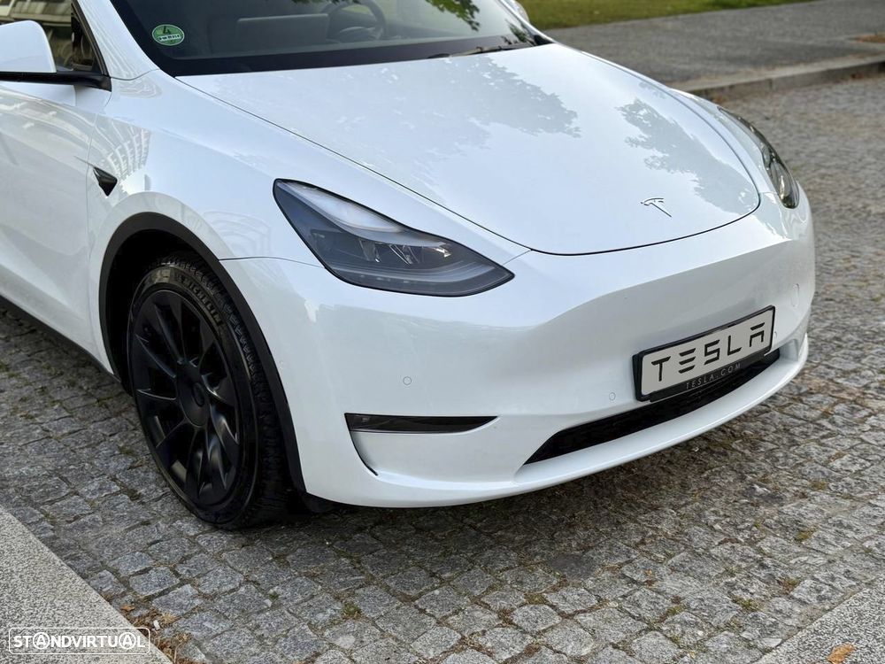 Tesla Model Y Long Range Dual Motor AWD - 11