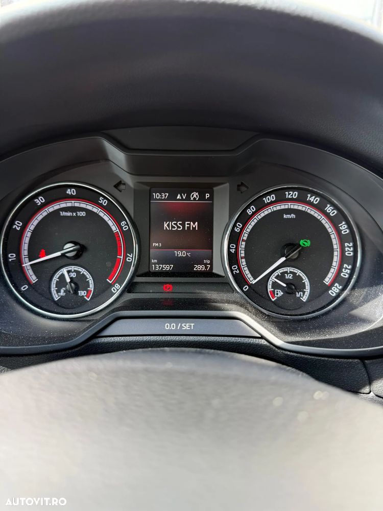 Skoda Octavia 2.0 245 TSI DSG RS - 6