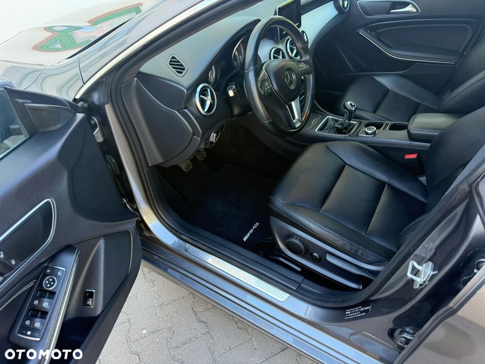 Mercedes-Benz CLA 180 BlueEffICIENCY Edition - 24