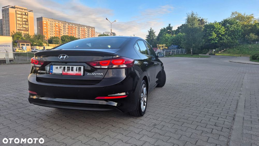 Hyundai Elantra 1.6 CRDi Style - 4