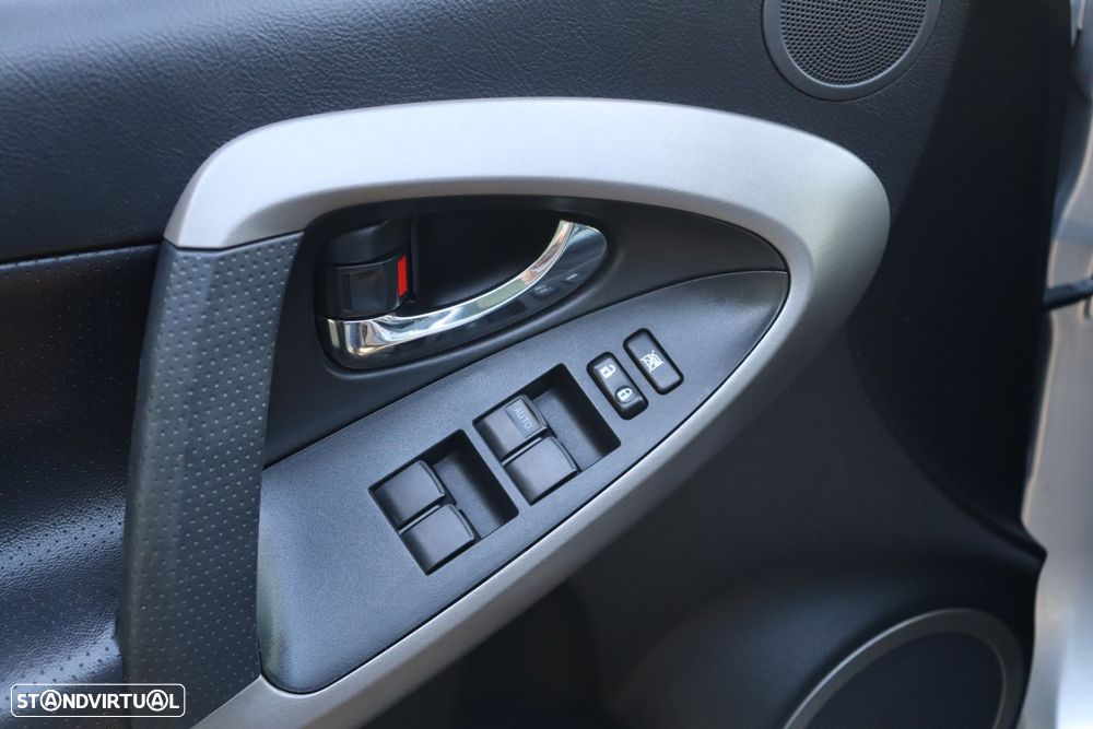 Toyota RAV4 2.2 D-4D X - 12