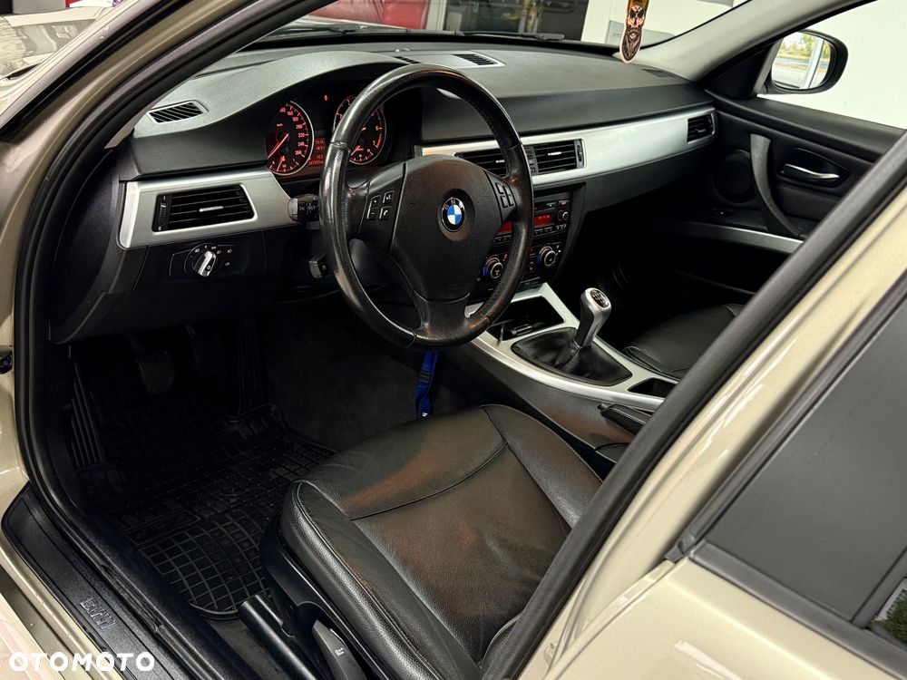 BMW Seria 3 - 37