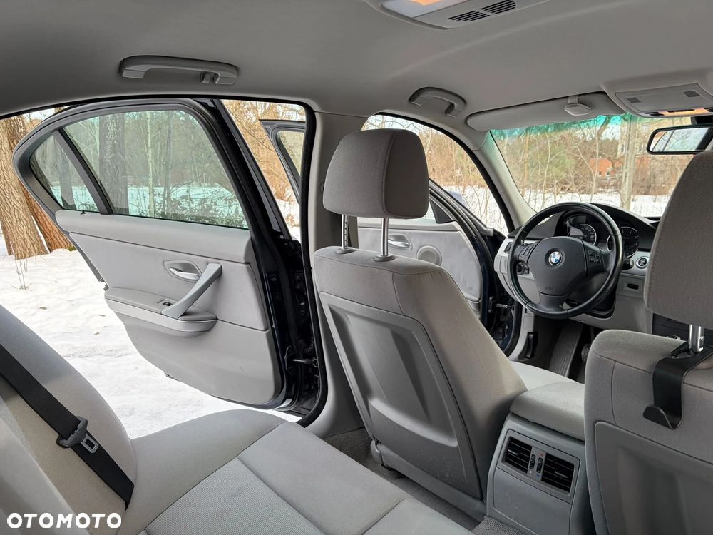 BMW Seria 3 318i - 11