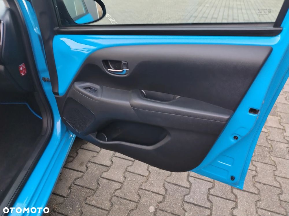 Toyota Aygo x-play touch - 22