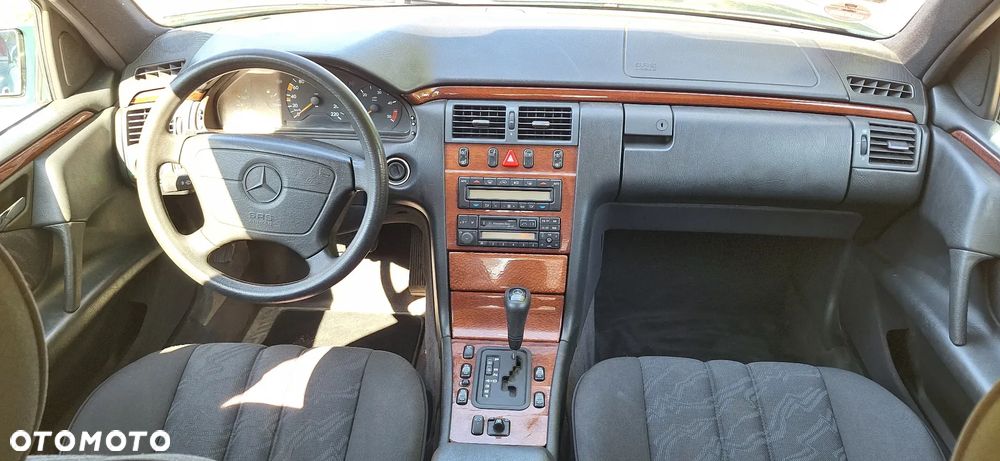 Mercedes-Benz Klasa E - 30