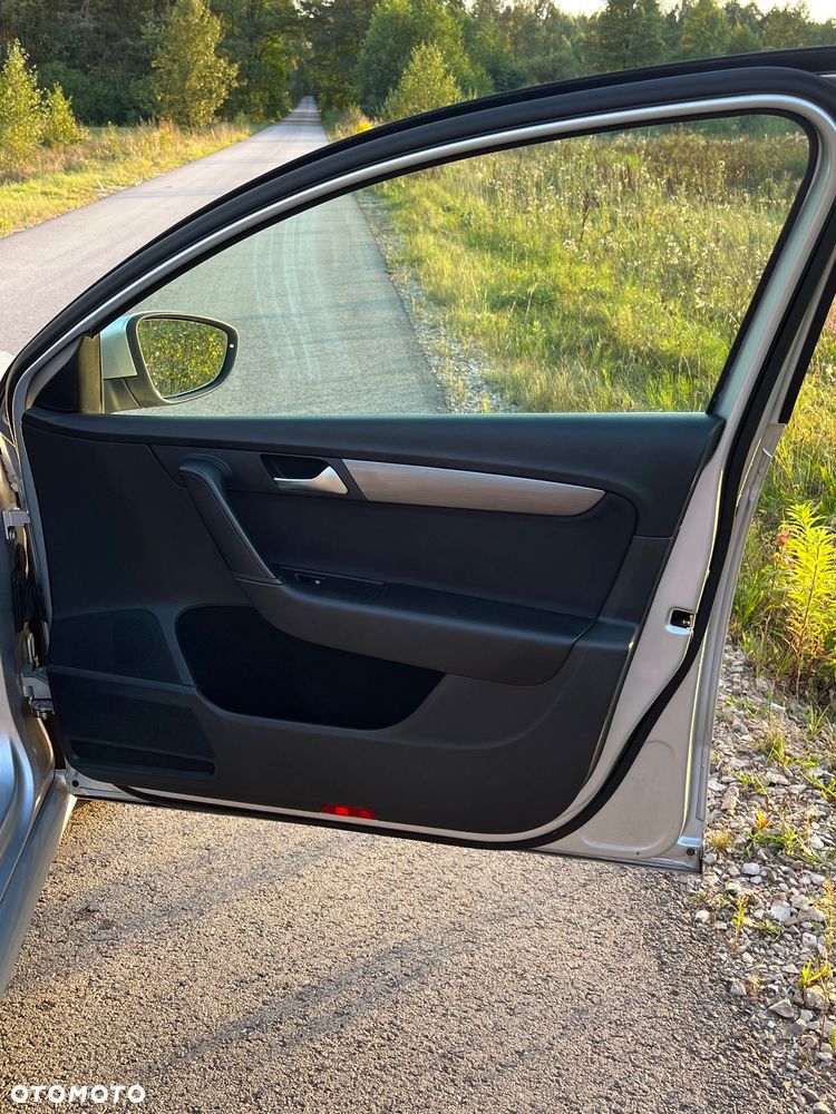 Volkswagen Passat 1.6 TDI Comfortline - 19