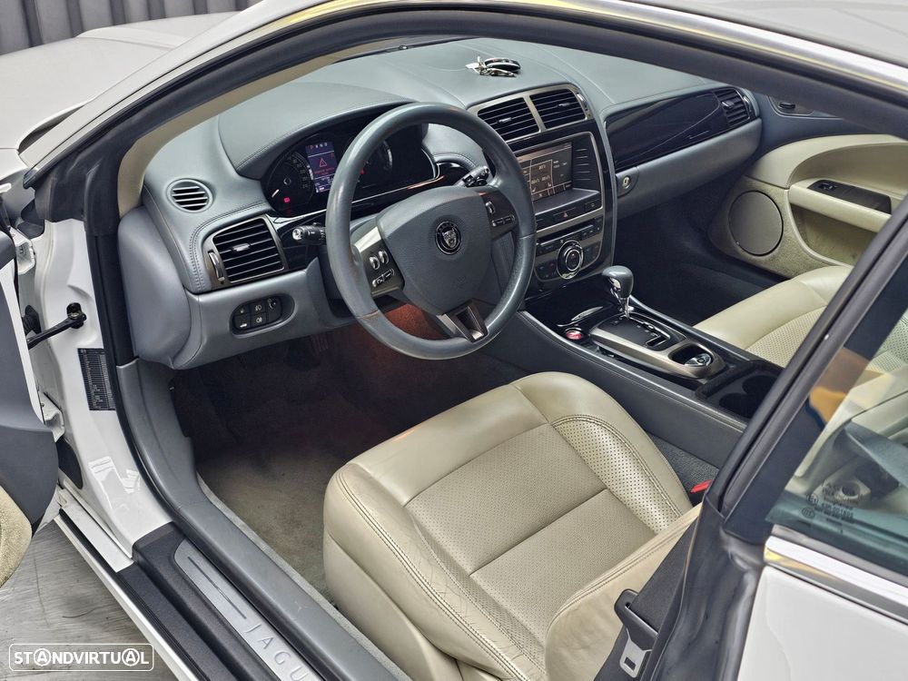 Jaguar XK 4.2 V8 - 10
