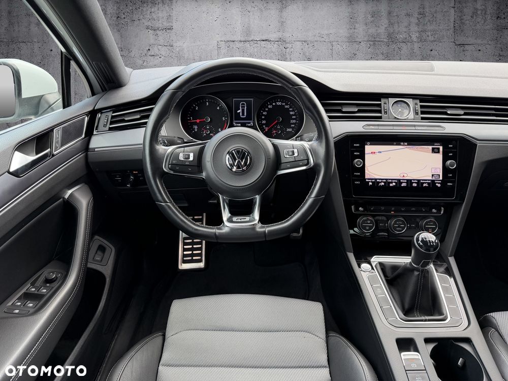 Volkswagen Passat - 10