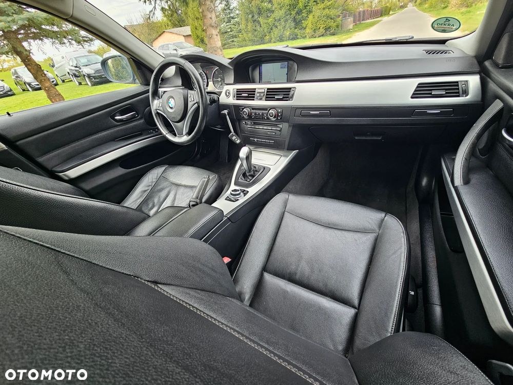 BMW Seria 3 320d DPF Edition Sport - 11