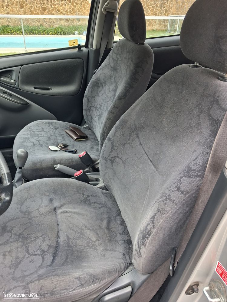 Toyota Yaris 1.4 D-4D Sol - 10