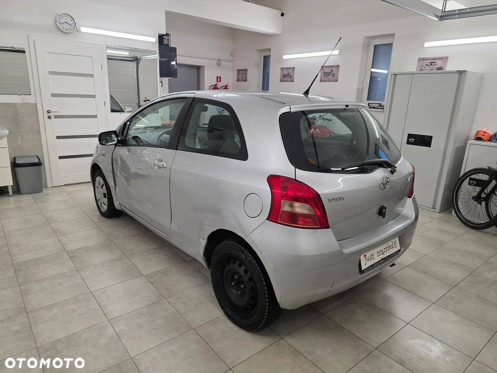 Toyota Yaris - 36