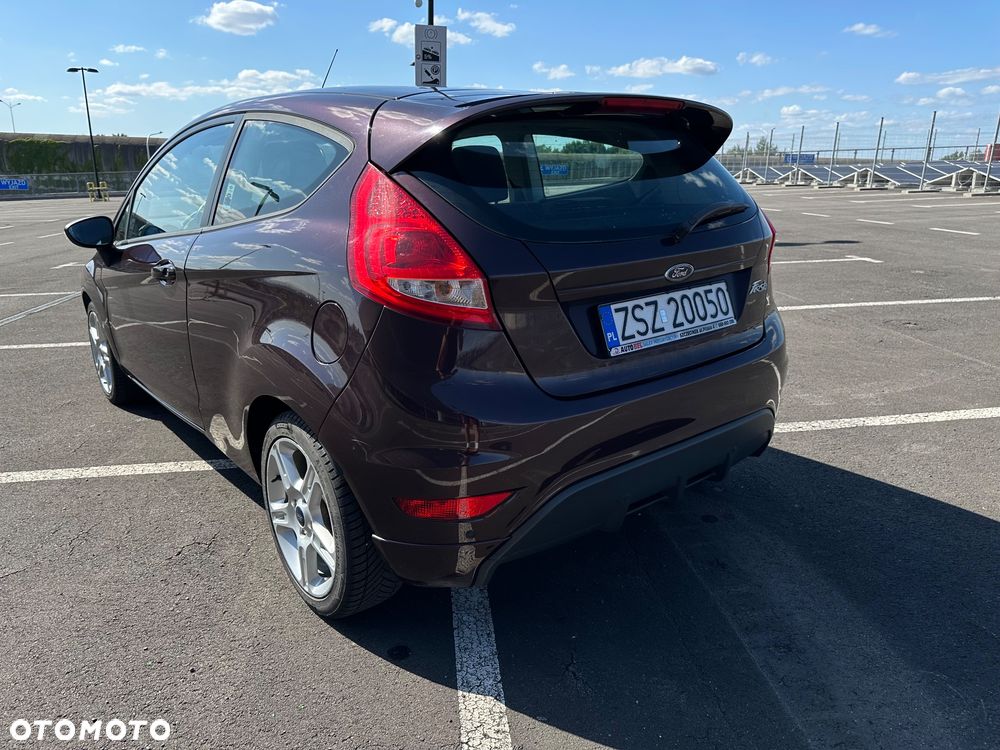 Ford Fiesta 1.6 Sport - 11