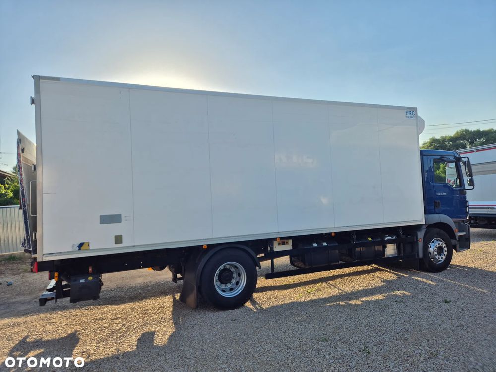 MAN TGM 18.290 Thermo King T-800r 2 zbiorniki z Niemiec 7.3m / 18 palet / winda i drzwi / OKAZJA - 29
