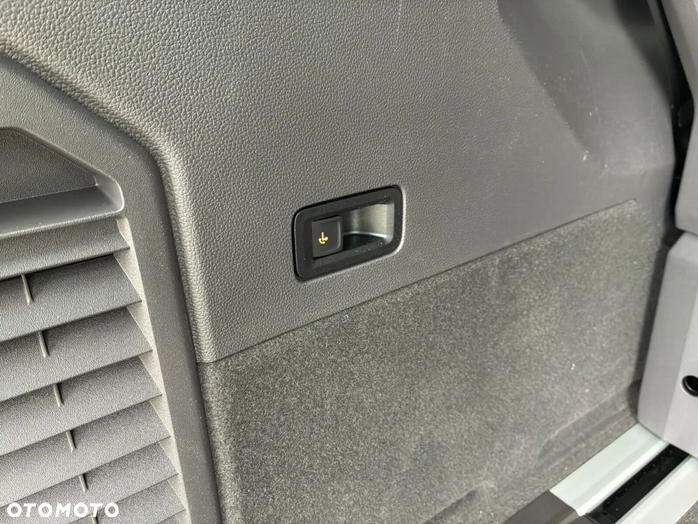 Volkswagen Multivan - 35