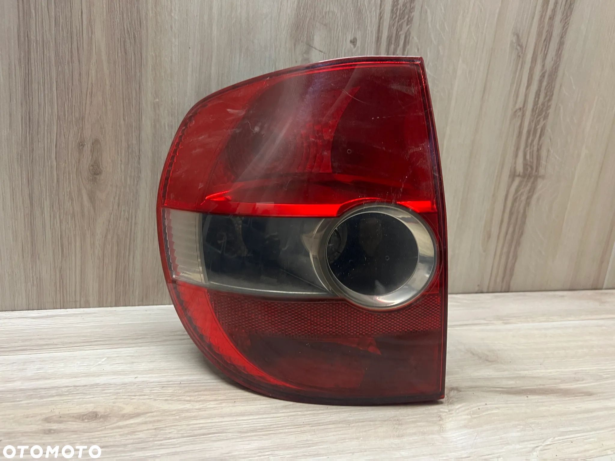 LAMPA TYLNA LEWA VW FOX - 1