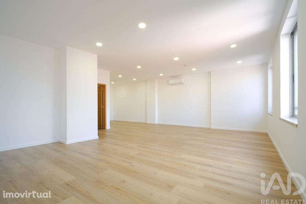 Loja / Estabelecimento Comercial em Santo António de 56,00 m2 - Grande imagem: 5/18