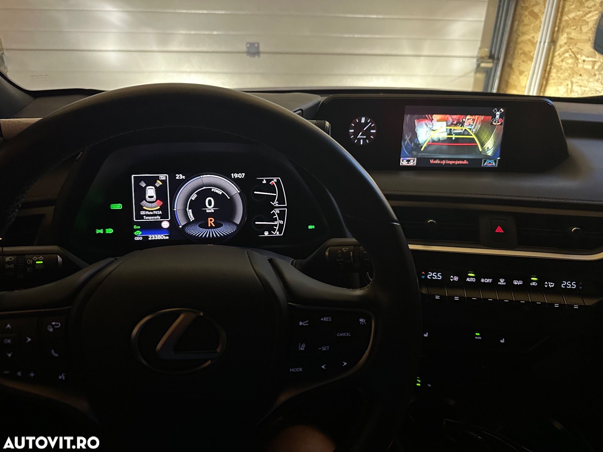 Lexus UX 250h 2.0L HEV 20H- (178 HP) 4X4 CVT Luxury - 1