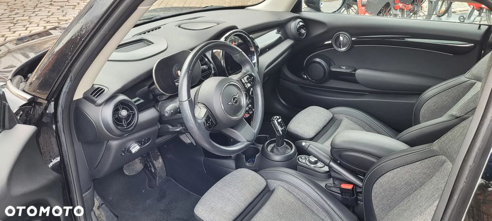 MINI Cooper Essential Trim - 8