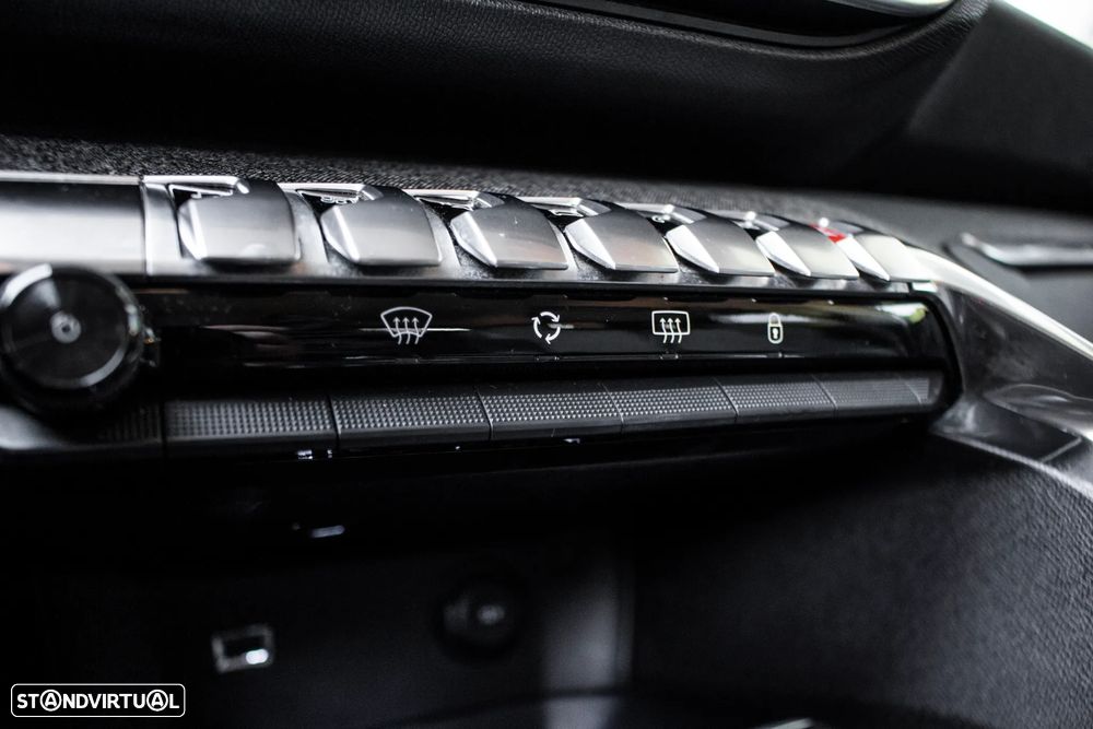 Peugeot 3008 BlueHDi 130 Stop & Start EAT8 Allure - 23