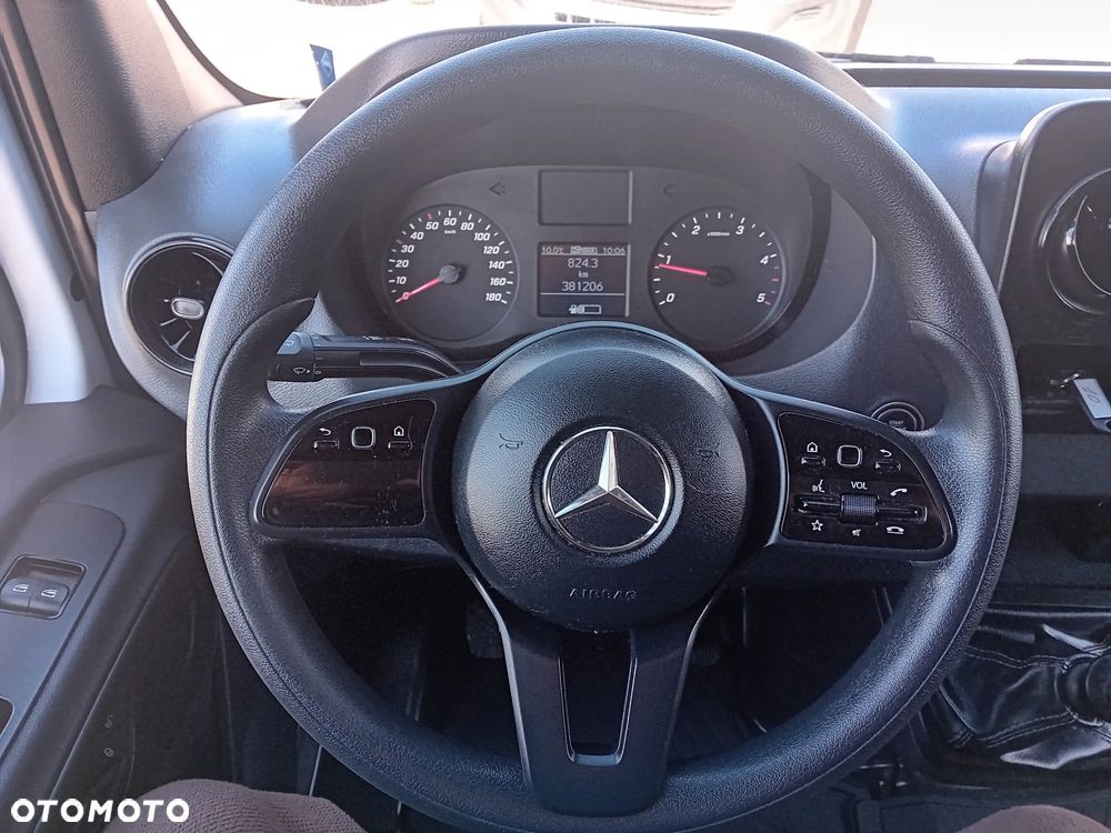 Mercedes-Benz Sprinter - 26