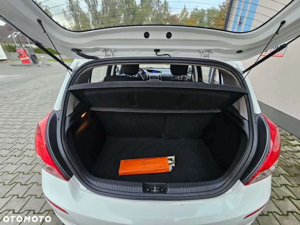 Hyundai i20 1.2 Intro Edition - 13