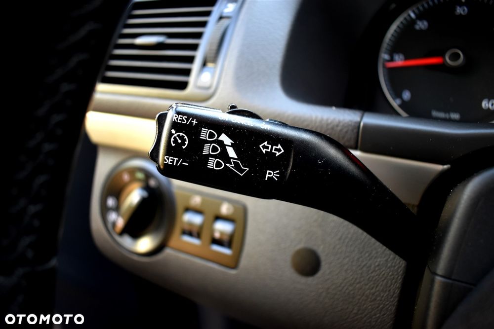 Volkswagen Touran 2.0 TDI DPF Highline - 30