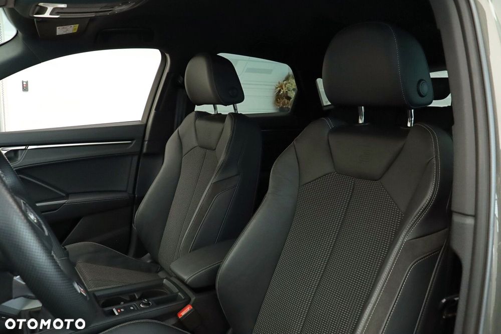 Audi Q3 - 18