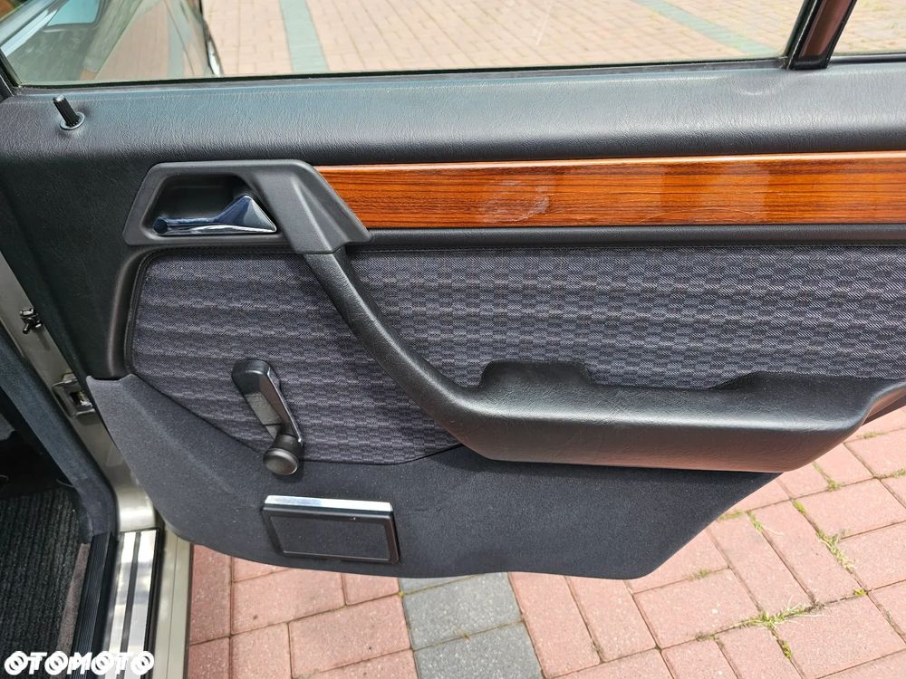 Mercedes-Benz W124 (1984-1993) ver-standard - 18