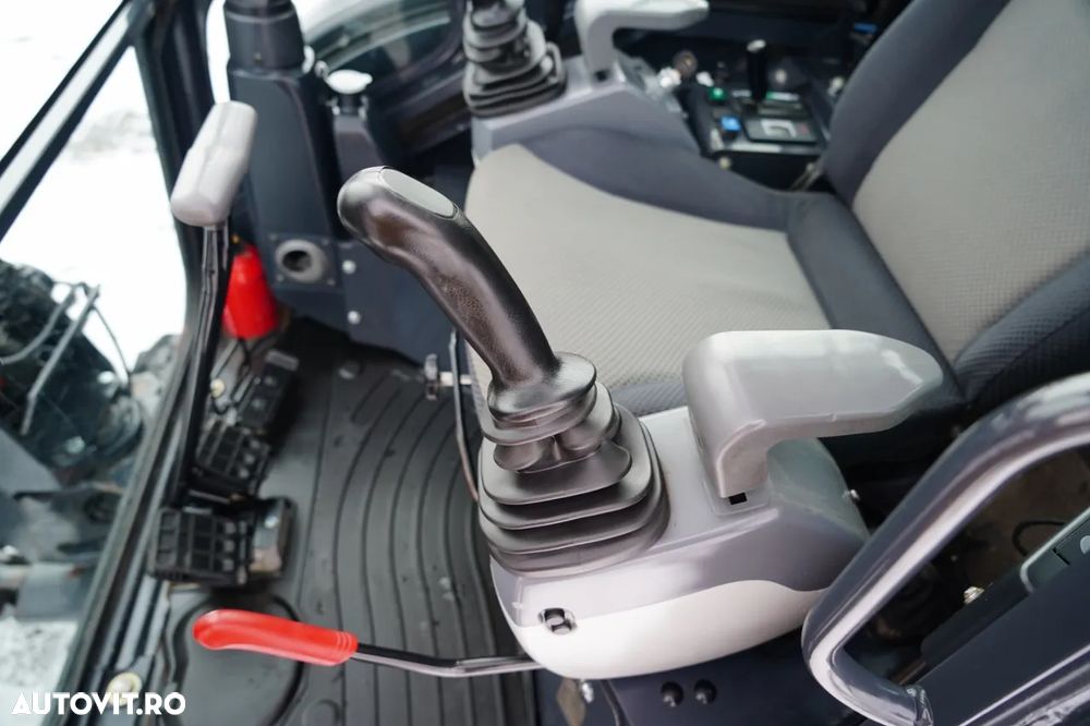 Hitachi ZX26U-6 CR / MINI EXCAVATOR / 2022 / 1800 ORE / SET CUPĂ - 32