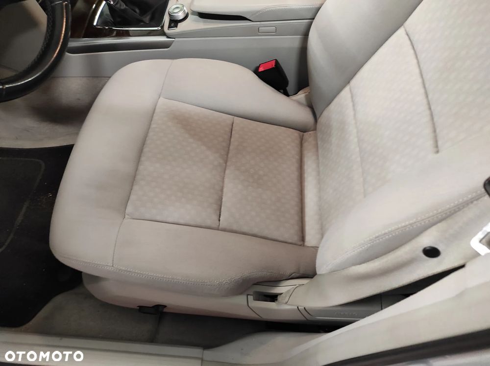 Mercedes-Benz Klasa E 200 BlueEFFICIENCY Elegance - 14