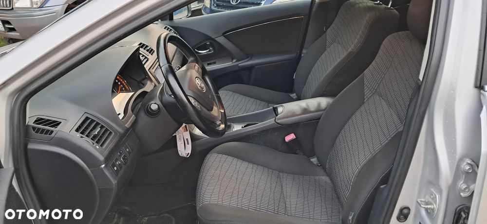 Toyota Avensis 1.8 Comfort - 14