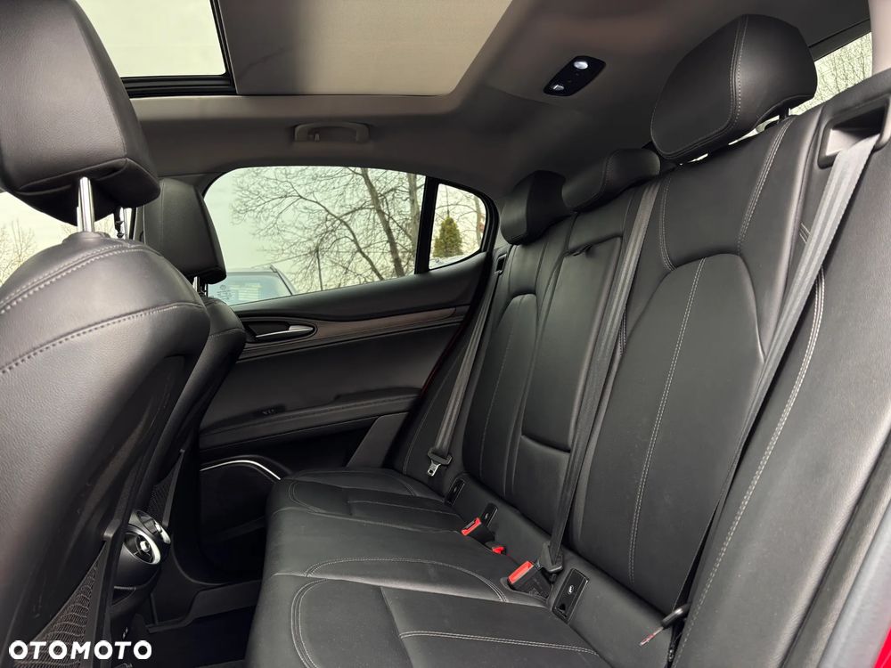 Alfa Romeo Stelvio - 29