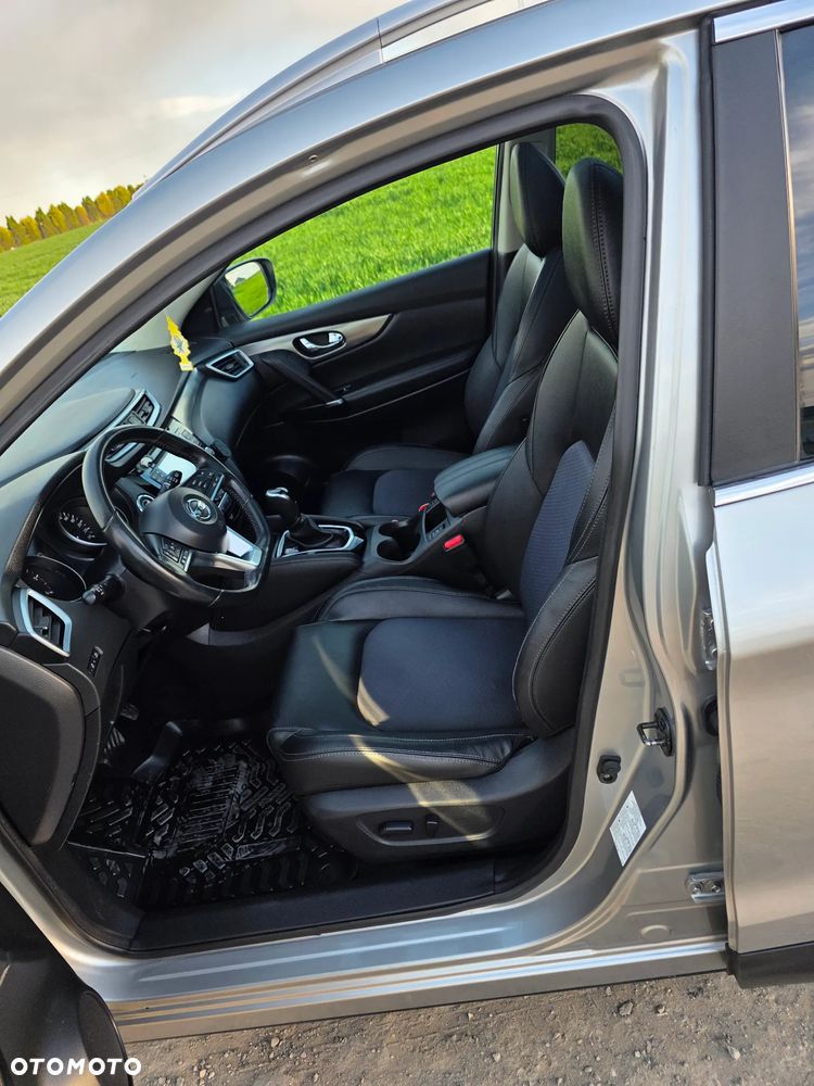 Nissan Qashqai 1.6 DCi Xtronic TEKNA - 22