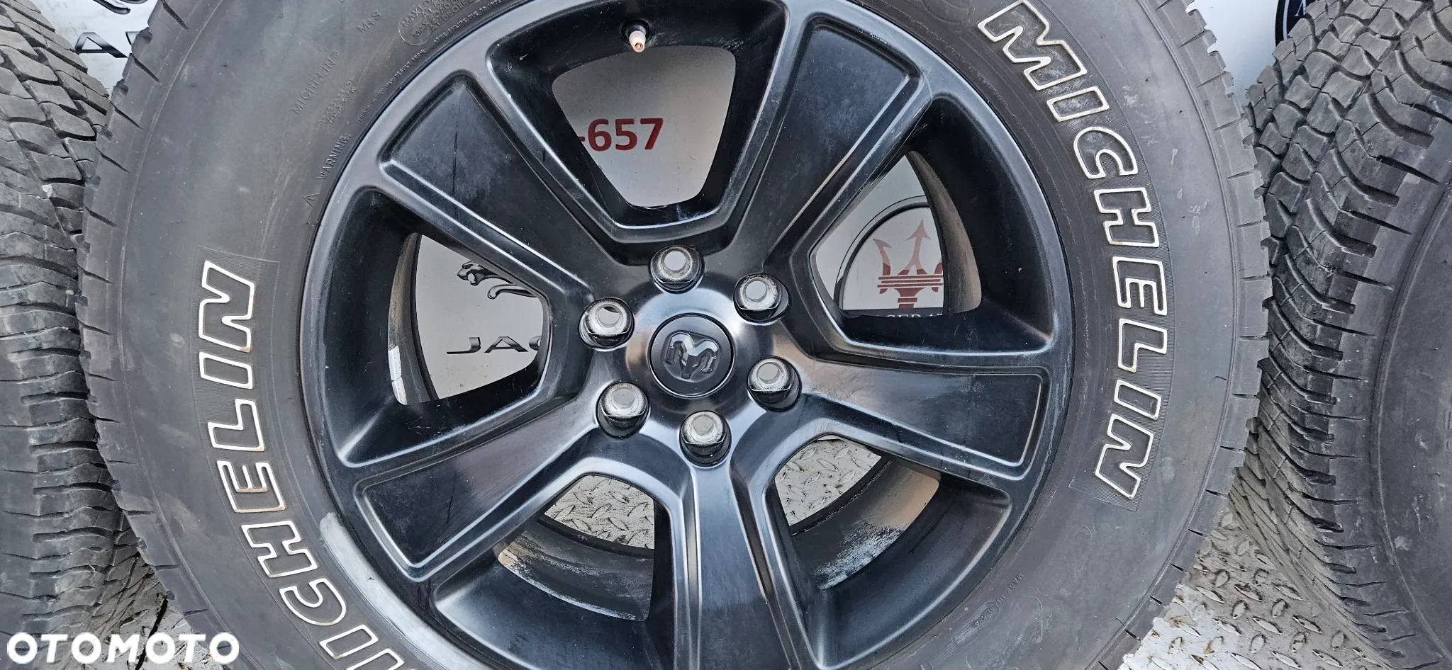 RAM 1500 V 5 2019-  Felgi aluminiowe Komplet felg Alufelgi 275/65/20 R20 20 Cali Felga 5YD55TRMAA 6x139.7 Opona bardzo ładna DOT 34/23 michelin - 13