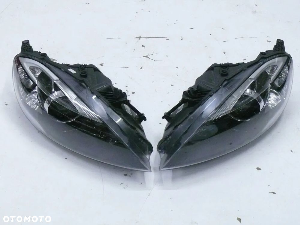 LAMPA PRZEDNIA PRAWA I LEWA VOLVO V40 XC40 II CROSS COUNTRY 2013 2019 XENON UK