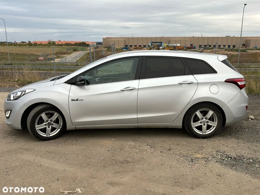 Hyundai i30 blue 1.6 CRDi Style - 6