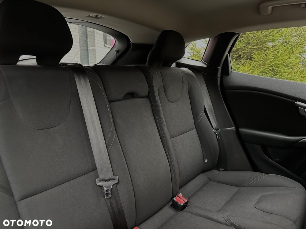 Volvo V40 D2 Kinetic - 17