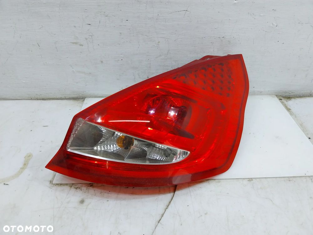 FIESTA MK7 LAMPA PRAWA tył europa oryginał