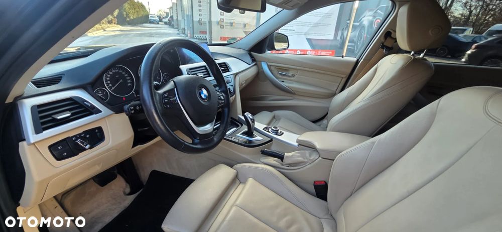 BMW Seria 3 325d Sport-Aut Luxury Line - 29