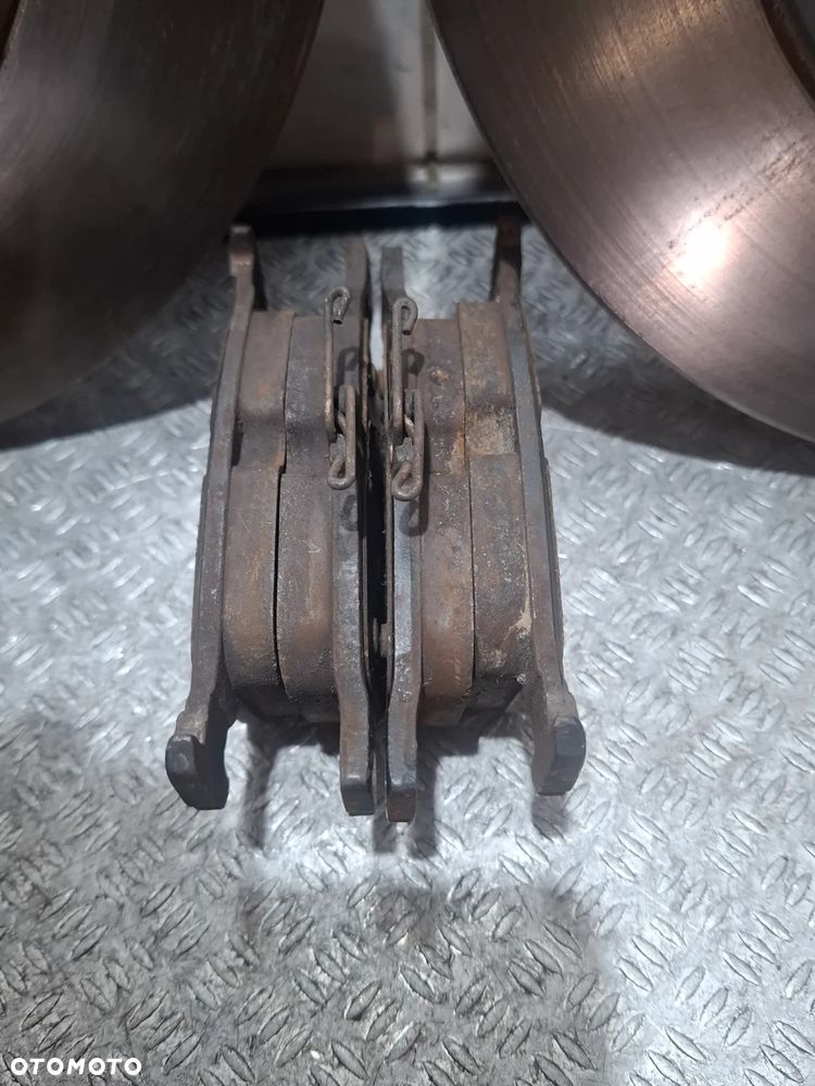 Tarcze hamulcowe tył+klocki komplet Volkswagen Passat B8 2019 rok 29,8 cm szerokość - 2