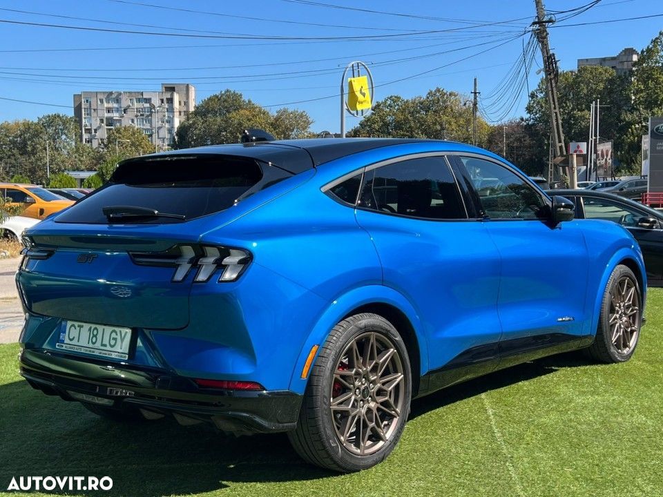 Ford Mustang Mach-E - 8